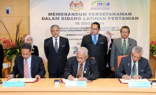 DATUK SERI NOH OMAR