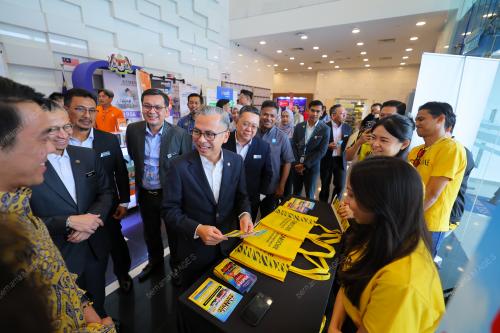 DATUK FAHMI FADZIL