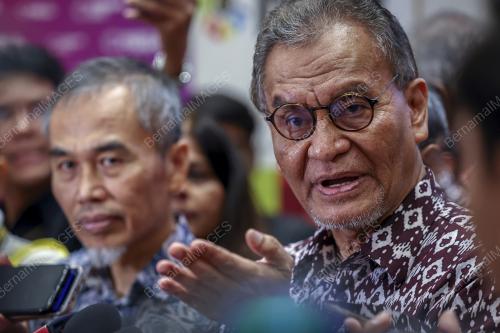 DATUK SERI DR DZILKEFLY AHMAD