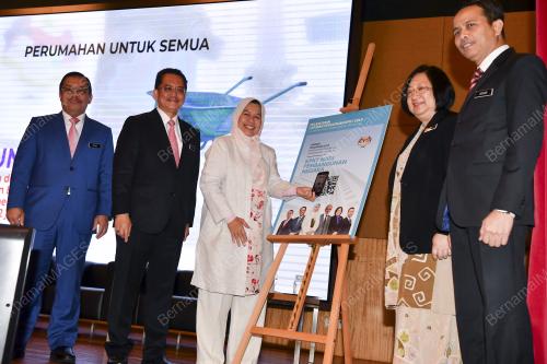 ZURAIDA KAMARUDDIN
