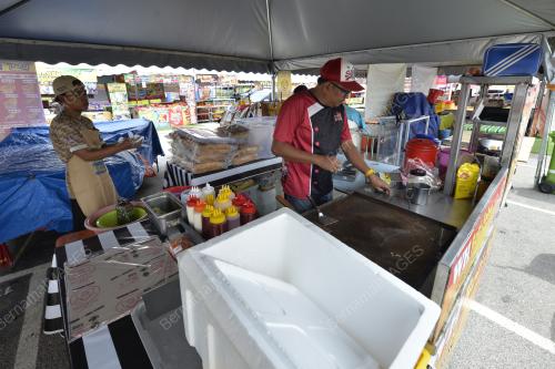 PERSIAPAN TAPAK BAZAR RAMADAN