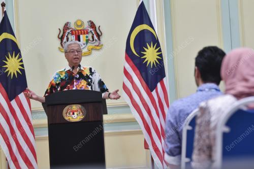 DATUK SERI ISMAIL SABRI YAAKOB