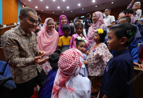 DATUK SERI DR DZULKEFLY AHMAD