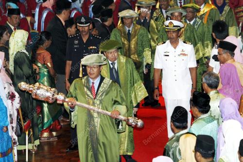 SULTAN SHARAFUDDIN IDRIS SHAH