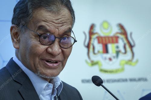 DATUK SERI DR DZULKEFLY AHMAD