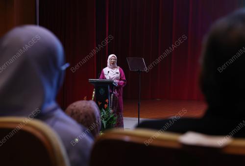 DR ZALIHA MUSTAFA