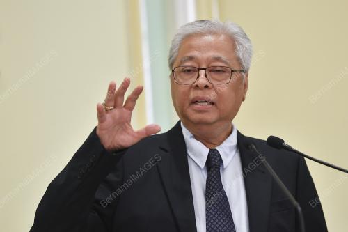DATUK SERI ISMAIL SABRI YAAKOB