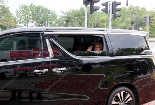DATUK SERI ISMAIL SABRI YAAKOB