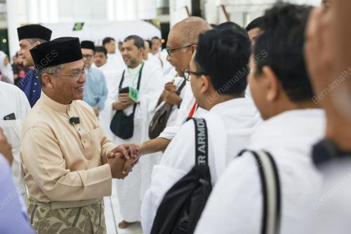DATUK MOHD NA"IM MOKHTAR
