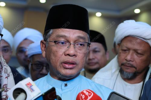 DATUK DR MOHD NA'IM MOKHTAR