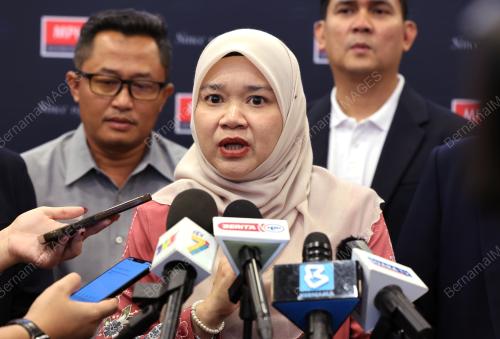 FADHLINA SIDEK