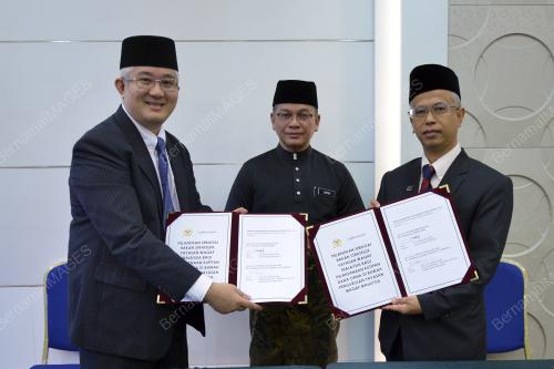 DATUK DR MOHD NA'IM MOKHTAR