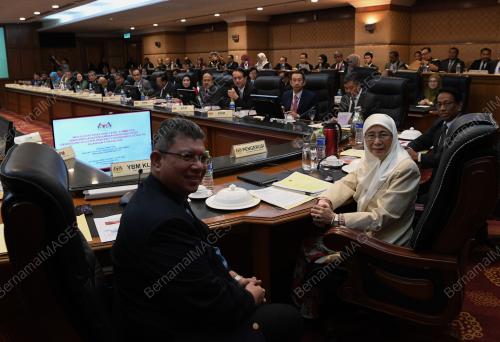 DATUK SERI DR WAN AZIZAH WAN ISMAIL
