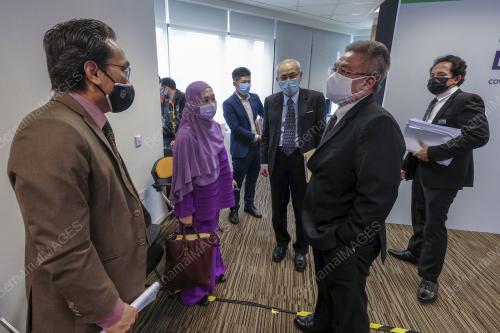 DATUK SERI DR ADHAM BABA & KHAIRY JAMALUDDIN