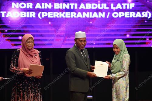 SENATOR DATUK IDRIS AHMAD