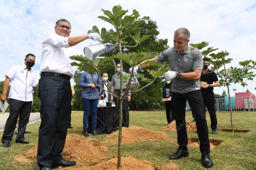 DATUK DR SHAMSUL ANUAR NASARAH