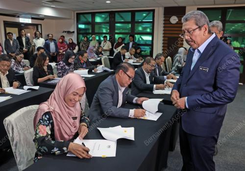 TAN SRI WAN AHMAD DAHLAN ABDUL AZIZ