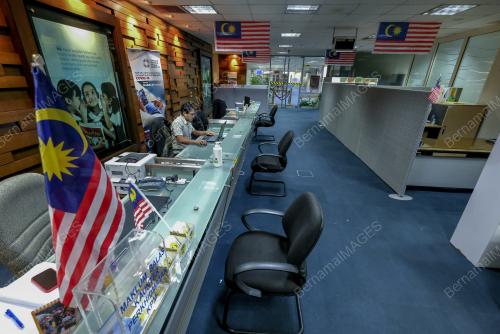PENGURANGAN KAKITANGAN BERKERJA DI PEJABAT