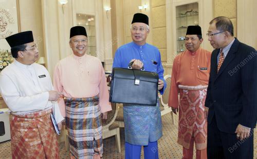 MOHD NAJIB TUN ABDUL RAZAK