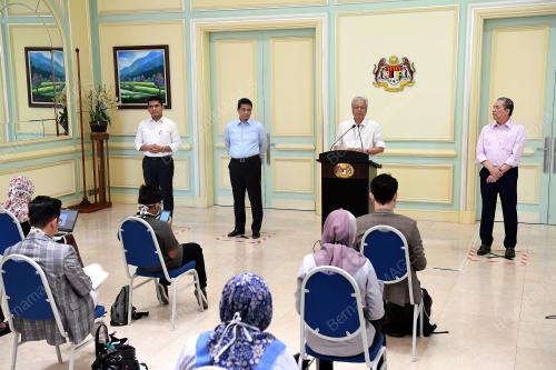 DATUK SERI ISMAIL SABRI YAAKOB