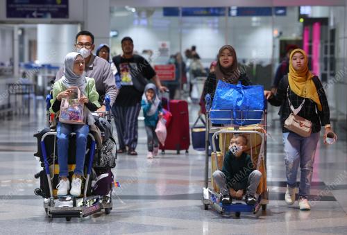 TINJAUAN TERMINAL 1 KLIA