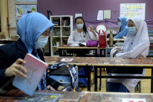 PEMBUKAAN SEMULA SESI PERSEKOLAHAN SEKOLAH MENENGAH