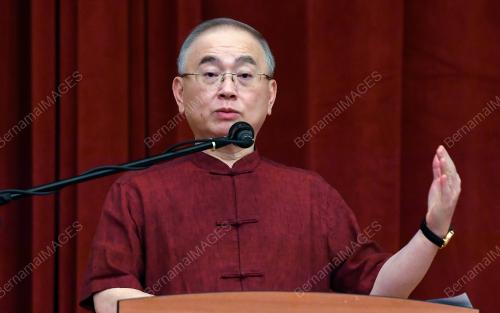 DATUK SERI DR WEE KA SIONG