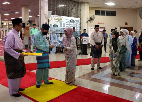SULTAN SHARAFUDDIN IDRIS SHAH