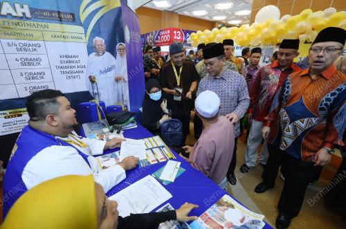 SENATOR DATUK DR MOHD NA'IM MOKHTAR