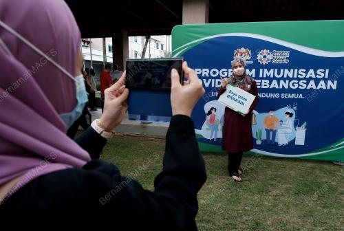 PROGRAM IMUNISASI COVID-19 KEBANGSAAN