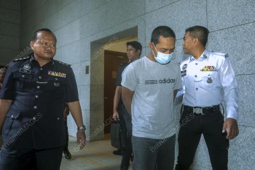 PEMANDU LORI DIHADAP KE MAHKAMAH