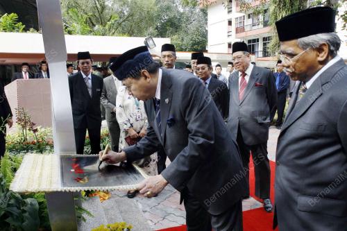 SULTAN SELANGOR SULTAN SHARAFUDDIN IDRIS SHAH