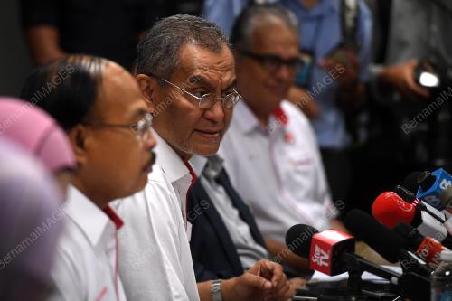 DATUK SERI DR DZULKEFLY AHMAD