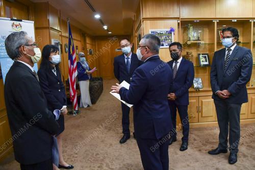 DATUK SERI DR ADHAM BABA