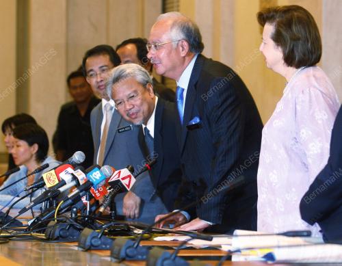MOHD NAJIB TUN ABDUL RAZAK