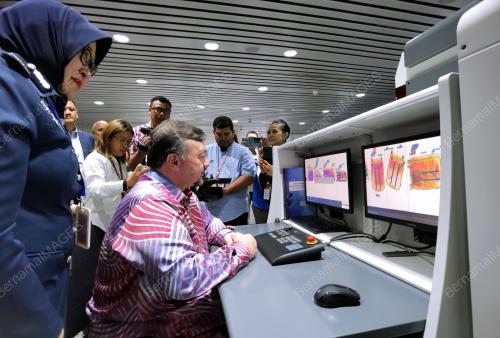 DATUK SERI AMIR HAMZAH AZIZAN