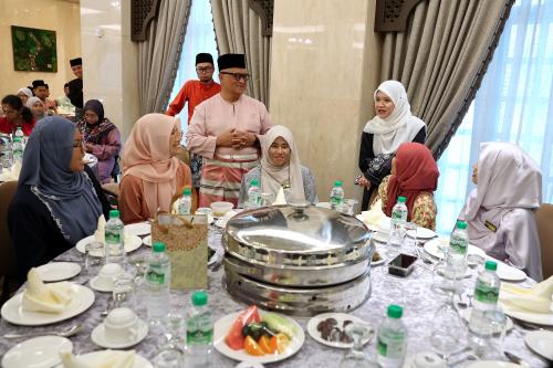 FADHLINA SIDEK