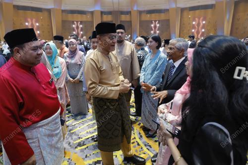 DATUK SERI DR DZULKEFLY AHMAD
