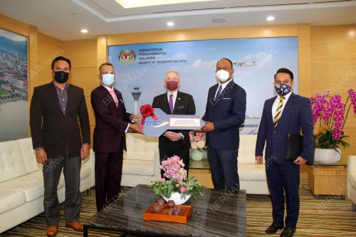 DATUK SERI DR IR WEE KA SIONG
