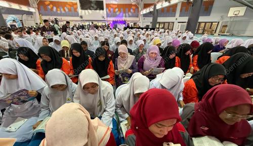 FADHLINA SIDEK