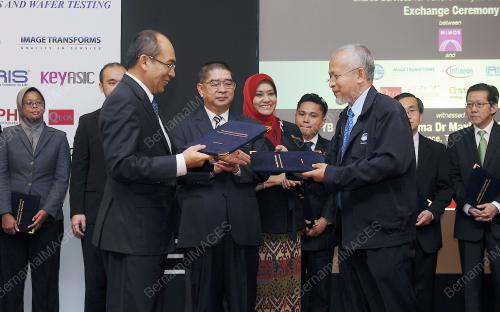 DATUK SERI MAXIMUS JOHNITY ONGKILI