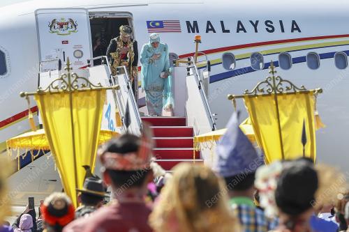 AL-SULTAN ABDULLAH RI`AYATUDDIN AL-MUSTAFA BILLAH SHAH