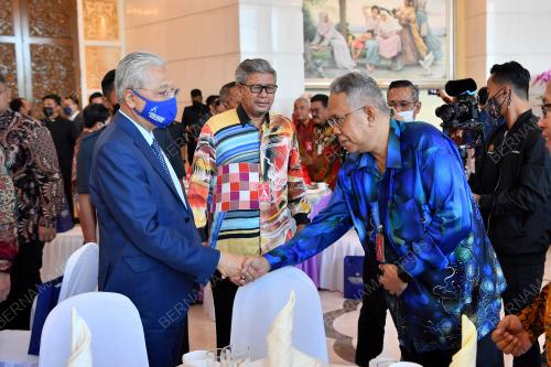 DATUK SERI ISMAIL SABRI YAAKOB