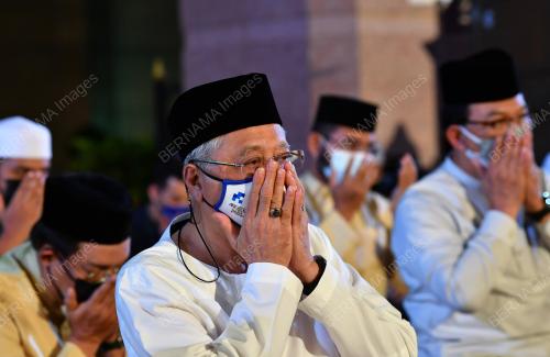 DATUK SERI ISMAIL SABRI YAAKOB