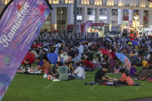 BERBUKA PUASA DI DATARAN PUTRAJAYA