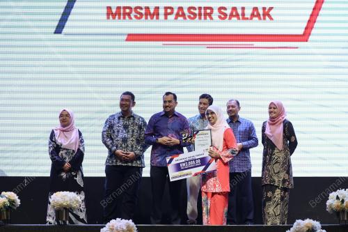 DATUK DR ASYRAF WAJDI DUSUKI
