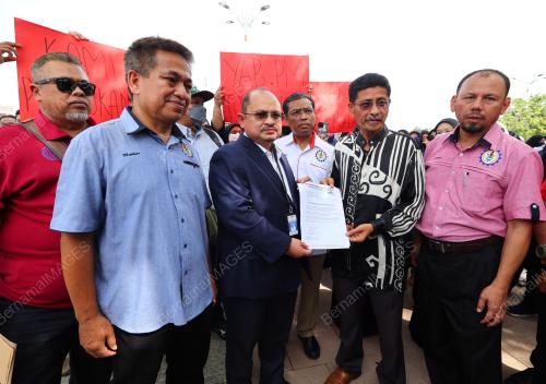 BEKAS PEKERJA LHDN SERAH SURAT RAYUAN