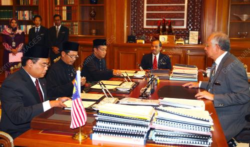 MOHD NAJIB TUN ABDUL RAZAK