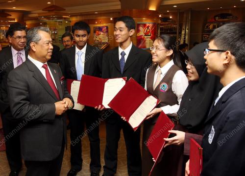 TAN SRI MUHYIDDIN YASSIN