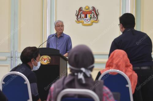 DATUK SERI ISMAIL SABRI YAAKOB